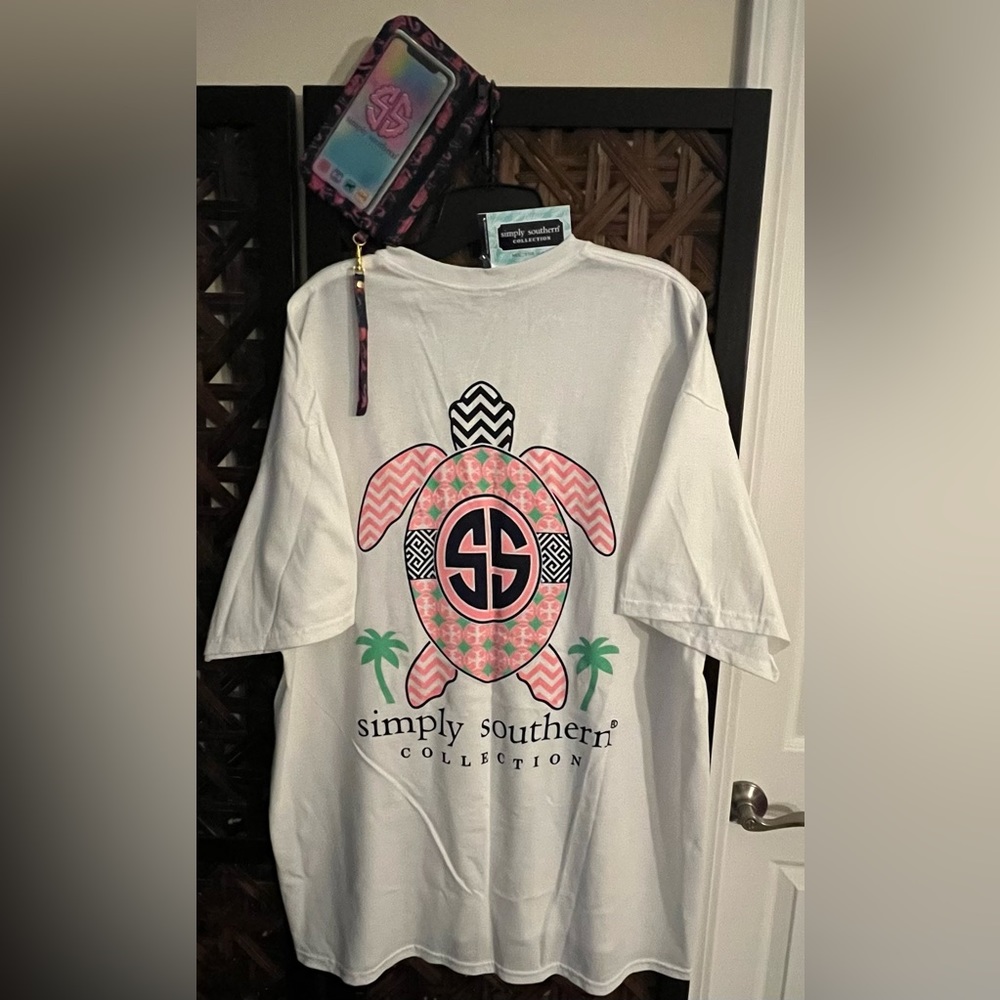 SOLD ~ NWT Simply Southern Tee & Flamingo Phone Holder